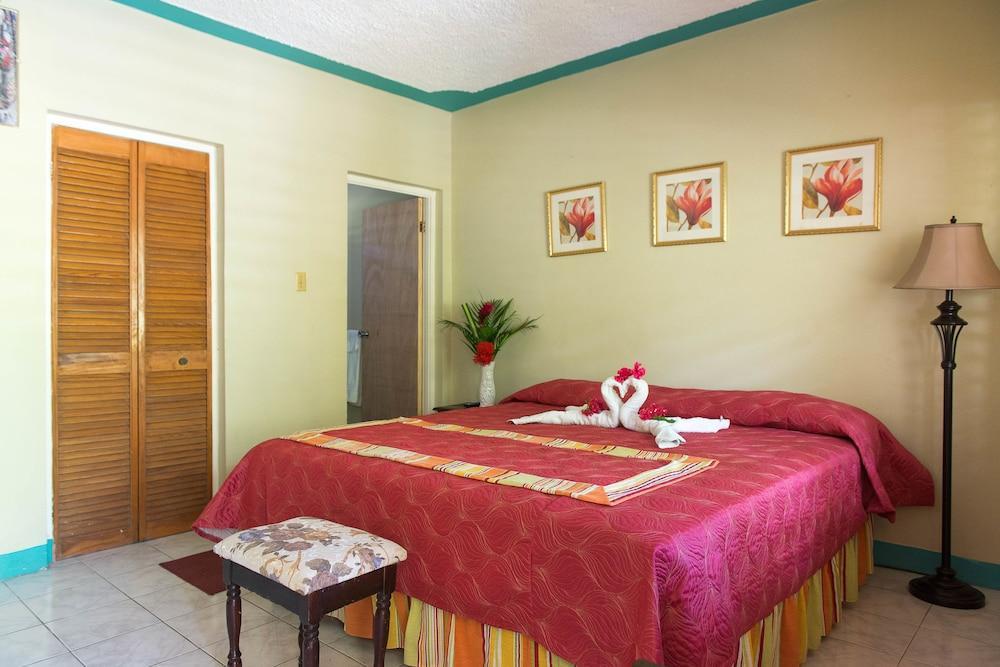 The Golden Sunset Hotel Негрил Екстериор снимка