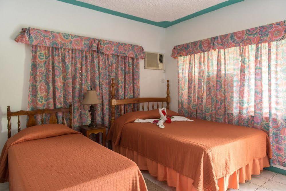The Golden Sunset Hotel Негрил Екстериор снимка