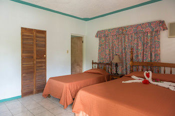 The Golden Sunset Hotel Негрил Екстериор снимка